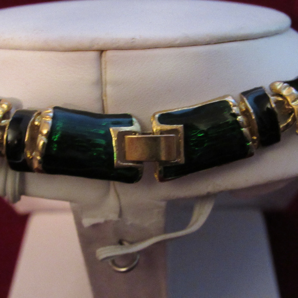 Goldtone Green Enamel Link Hinged Collar Necklace - Picture 3 of 3
